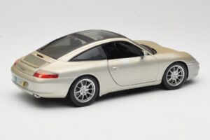Porsche 911 996 Carrera 4S Argent Maisto 1:18 WAP02102212 Métal Moulé — image 3 sur 8