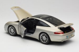 Porsche 911 996 Carrera 4S Argent Maisto 1:18 WAP02102212 Métal Moulé — image 5 sur 8