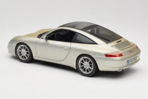 Porsche 911 996 Carrera 4S Argent Maisto 1:18 WAP02102212 Métal Moulé — image 7 sur 8