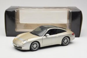 Porsche 911 996 Carrera 4S Argent Maisto 1:18 WAP02102212 Métal Moulé — image 8 sur 8
