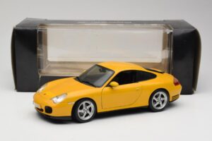 Porsche 911 996 Carrera 4S Jaune Maisto 1:18 WAP02101610 Métal Moulé — image 8 sur 8