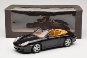 Porsche 911 996 Carrera Cabriolet Noir UT Models 1:18 WAP02100997 Métal Moulé — image 8 sur 8