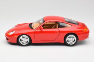 Porsche 911 996 Carrera Rouge Bburago 1:18 3385 Métal Moulé — image 4 sur 8