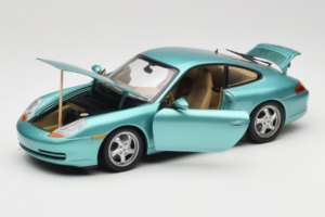 Porsche 911 996 Green Metallic UT Models 1:18 27901 Métal Moulé — image 2 sur 8