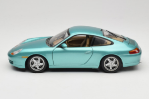 Porsche 911 996 Green Metallic UT Models 1:18 27901 Métal Moulé — image 4 sur 8