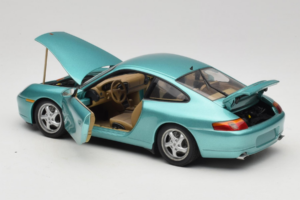 Porsche 911 996 Green Metallic UT Models 1:18 27901 Métal Moulé — image 5 sur 8