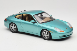 Porsche 911 996 Green Metallic UT Models 1:18 27901 Métal Moulé — image 6 sur 8