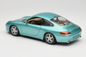 Porsche 911 996 Green Metallic UT Models 1:18 27901 Métal Moulé — image 7 sur 8