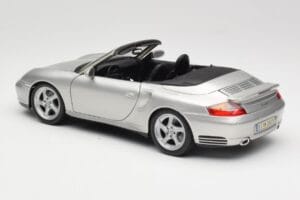 Porsche 911 996 Turbo Cabriolet Argent Maisto 1:18 31660 Métal Moulé — image 7 sur 8