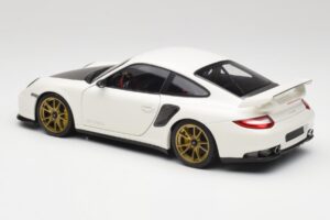 Porsche 911 997 GT2 RS Blanc & Or Roues Minichamps 1:18 100069406 Métal Moulé — image 7 sur 8