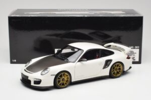 Porsche 911 997 GT2 RS Blanc & Or Roues Minichamps 1:18 100069406 Métal Moulé — image 8 sur 8