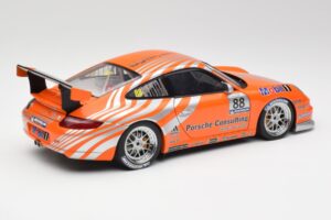 Porsche 911 997 GT3 R #88 Porsche Consulting 2005 AUTOart 1:18 77821 Métal Moulé — image 3 sur 8