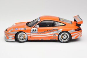Porsche 911 997 GT3 R #88 Porsche Consulting 2005 AUTOart 1:18 77821 Métal Moulé — image 4 sur 8