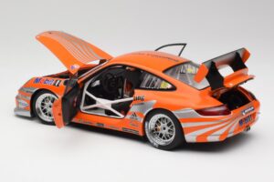 Porsche 911 997 GT3 R #88 Porsche Consulting 2005 AUTOart 1:18 77821 Métal Moulé — image 5 sur 8