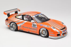 Porsche 911 997 GT3 R #88 Porsche Consulting 2005 AUTOart 1:18 77821 Métal Moulé — image 6 sur 8