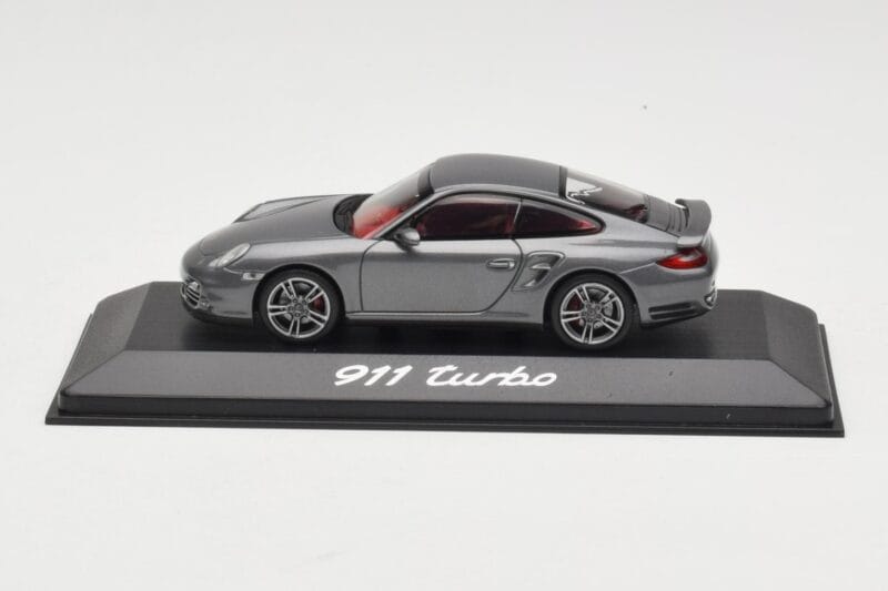 Porsche 911 997 Turbo Anthracite Grey Minichamps 1:43 Porsche 911 997 Turbo Anthracite Grey Minichamps 1:43 WAP0200010A Métal Moulé