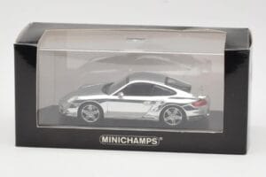 Porsche 911 997 Turbo Chrome Silver Minichamps 1:43 WAP02060816-R Métal Moulé — image 5 sur 5
