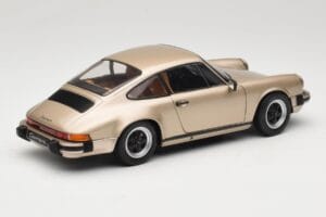 Porsche 911 Carrera 3.2 Bronze Solido 1:18 S1802602 Métal Moulé — image 3 sur 8