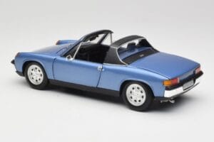 Porsche 914 Bleu Revell 1:18 08975 Métal Moulé — image 7 sur 8