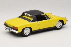 Porsche 914 Jaune Revell 1:18 8976 Métal Moulé — image 3 sur 8