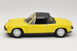 Porsche 914 Jaune Revell 1:18 8976 Métal Moulé — image 4 sur 8
