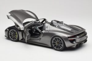 Porsche 918 Spyder Liquid Metal Argent Minichamps 1:18 110062430 Métal Moulé — image 5 sur 8