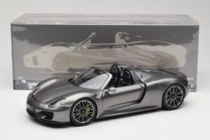Porsche 918 Spyder Liquid Metal Argent Minichamps 1:18 110062430 Métal Moulé — image 8 sur 8