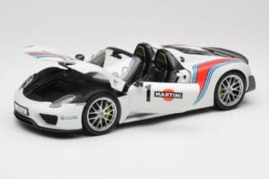 Porsche 918 Spyder Weissach Package Martini Minichamps 1:18 110062440 Métal Moulé — image 2 sur 8