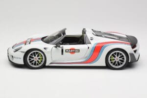 Porsche 918 Spyder Weissach Package Martini Minichamps 1:18 110062440 Métal Moulé — image 4 sur 8