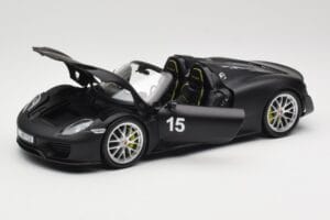 Porsche 918 Spyder Weissach Package Matt Black Minichamps 1:18 110062444 Métal Moulé — image 2 sur 8