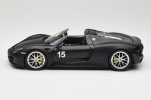 Porsche 918 Spyder Weissach Package Matt Black Minichamps 1:18 110062444 Métal Moulé — image 4 sur 8