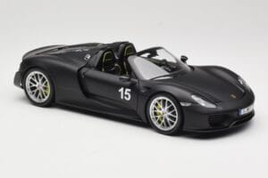 Porsche 918 Spyder Weissach Package Matt Black Minichamps 1:18 110062444 Métal Moulé — image 6 sur 8