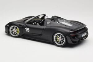 Porsche 918 Spyder Weissach Package Matt Black Minichamps 1:18 110062444 Métal Moulé — image 7 sur 8