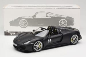 Porsche 918 Spyder Weissach Package Matt Black Minichamps 1:18 110062444 Métal Moulé — image 8 sur 8