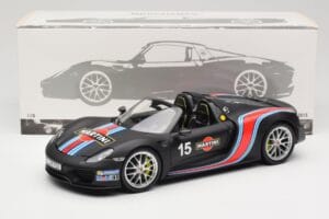Porsche 918 Spyder Weissach Package Matt Black With Martini Stripes Minichamps 1:18 110062445 Métal Moulé — image 8 sur 8