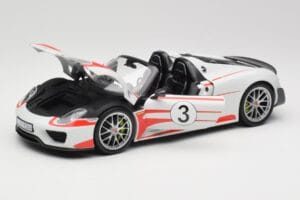 Porsche 918 Spyder Weissach Package Salzburg Minichamps 1:18 110062441 Métal Moulé — image 2 sur 8