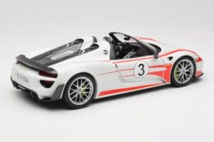 Porsche 918 Spyder Weissach Package Salzburg Minichamps 1:18 110062441 Métal Moulé — image 3 sur 8