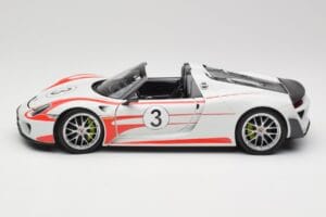 Porsche 918 Spyder Weissach Package Salzburg Minichamps 1:18 110062441 Métal Moulé — image 4 sur 8