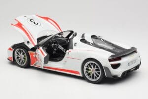 Porsche 918 Spyder Weissach Package Salzburg Minichamps 1:18 110062441 Métal Moulé — image 5 sur 8