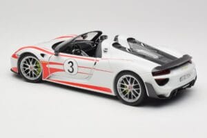 Porsche 918 Spyder Weissach Package Salzburg Minichamps 1:18 110062441 Métal Moulé — image 7 sur 8