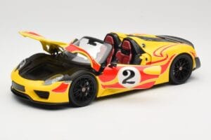 Porsche 918 Spyder Weissach Package Jaune Avec Rayures Minichamps 1:18 110062446 Métal Moulé — image 2 sur 8