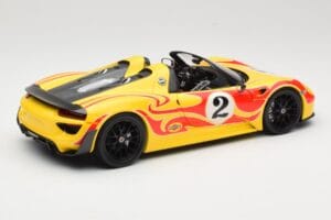 Porsche 918 Spyder Weissach Package Jaune Avec Rayures Minichamps 1:18 110062446 Métal Moulé — image 3 sur 8