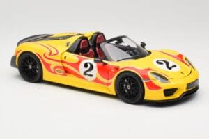 Porsche 918 Spyder Weissach Package Jaune Avec Rayures Minichamps 1:18 110062446 Métal Moulé — image 6 sur 8