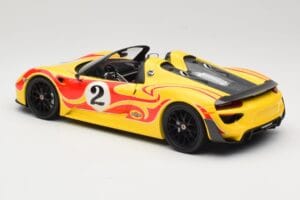 Porsche 918 Spyder Weissach Package Jaune Avec Rayures Minichamps 1:18 110062446 Métal Moulé — image 7 sur 8