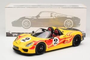 Porsche 918 Spyder Weissach Package Jaune Avec Rayures Minichamps 1:18 110062446 Métal Moulé — image 8 sur 8