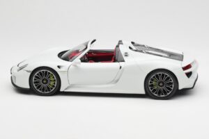 Porsche 918 Spyder Blanc Minichamps 1:18 110062436 Métal Moulé — image 4 sur 8