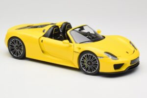 Porsche 918 Spyder Jaune Minichamps 1:18 110062434 Métal Moulé — image 6 sur 8