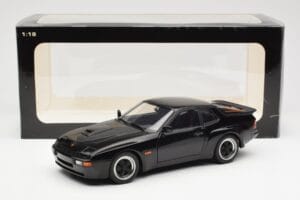Porsche 924 Carrera GT Noir AUTOart 1:18 78001 Métal Moulé — image 8 sur 8