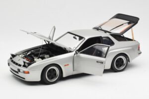 Porsche 924 Carrera GT Diamond Argent AUTOart 1:18 78002 Métal Moulé — image 2 sur 8