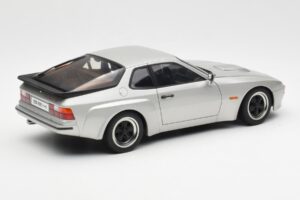 Porsche 924 Carrera GT Diamond Argent AUTOart 1:18 78002 Métal Moulé — image 3 sur 8
